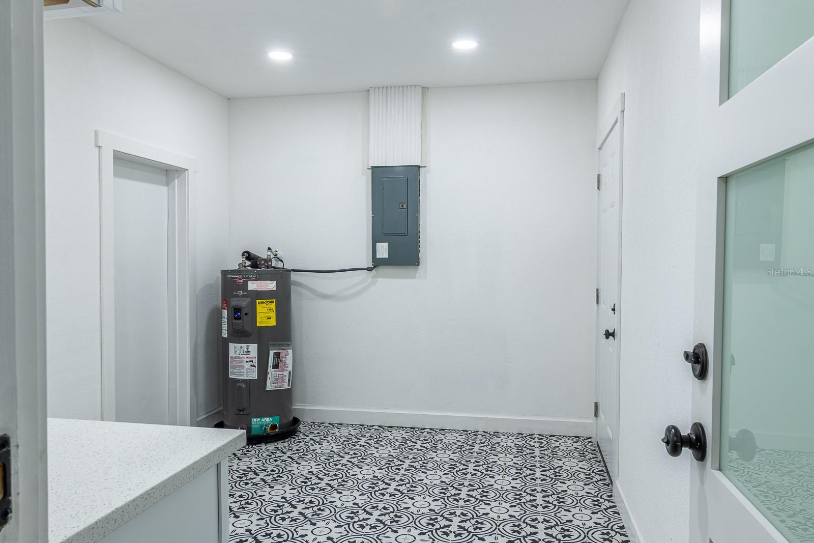 590 45TH ST, SARASOTA, FL, 34234