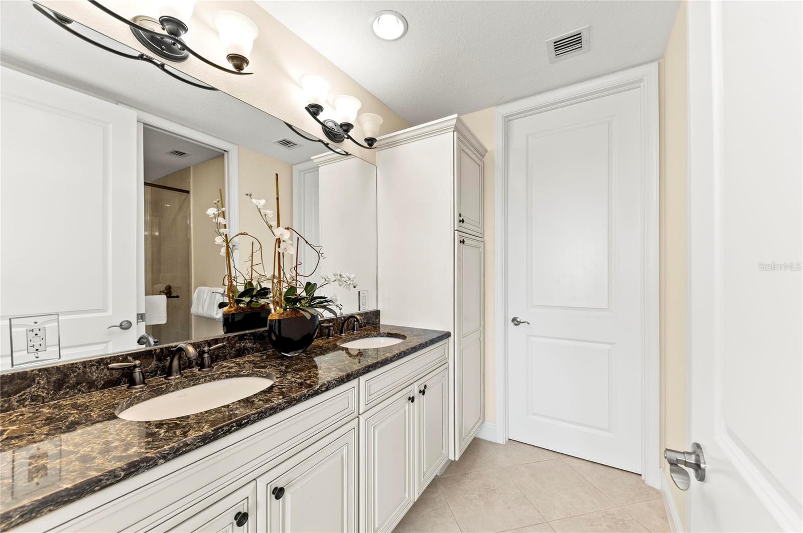 395 ARUBA CIR #402, BRADENTON, FL, 34209