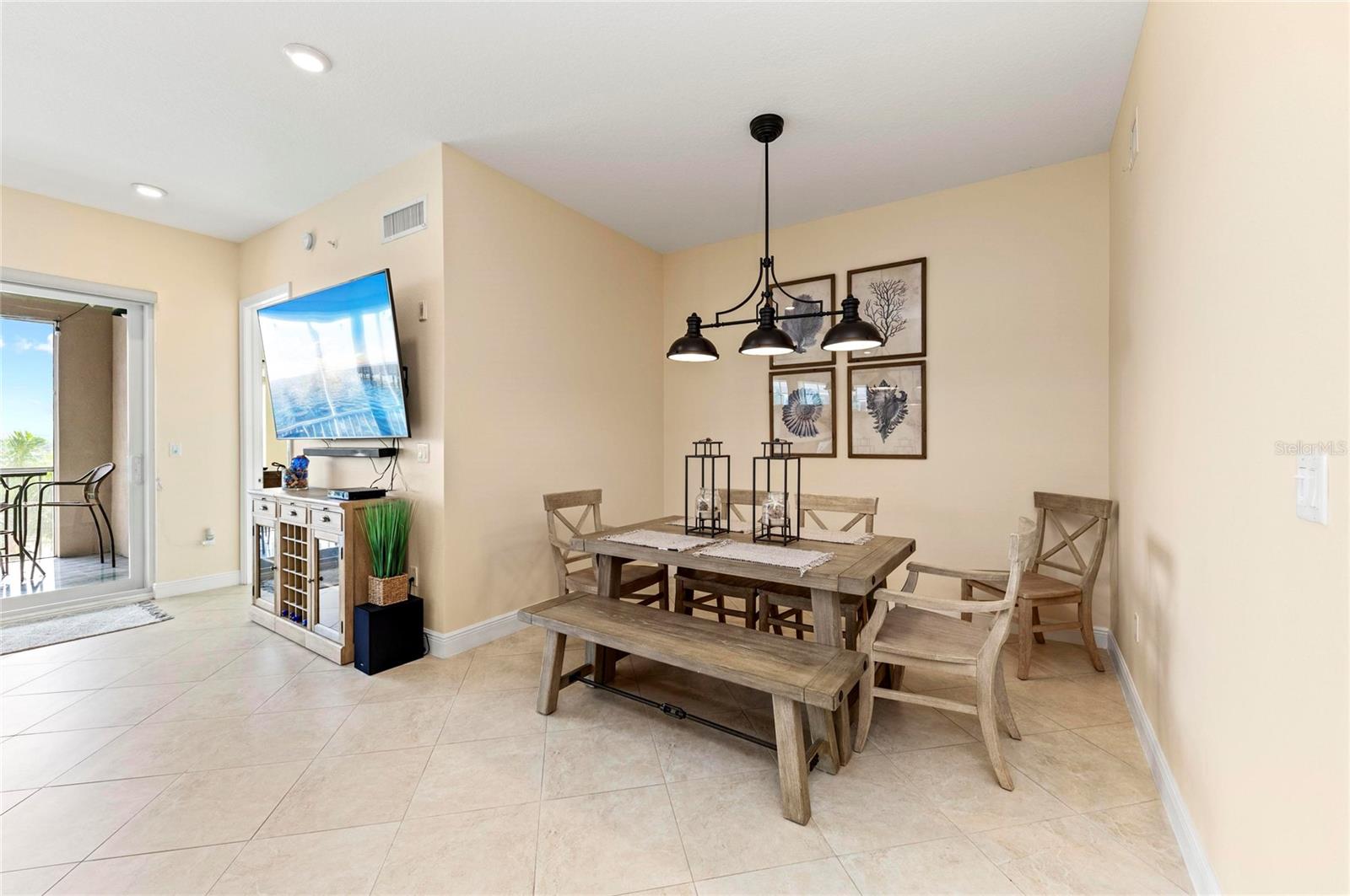 395 ARUBA CIR #402, BRADENTON, FL, 34209
