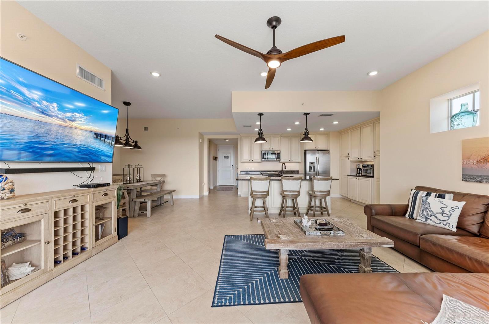 395 ARUBA CIR #402, BRADENTON, FL, 34209