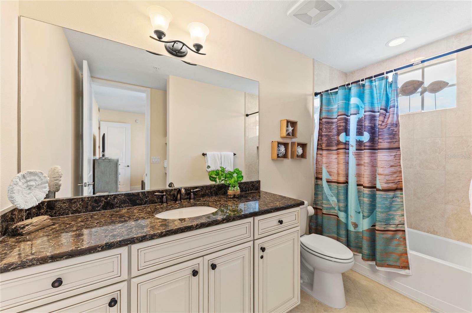 395 ARUBA CIR #402, BRADENTON, FL, 34209