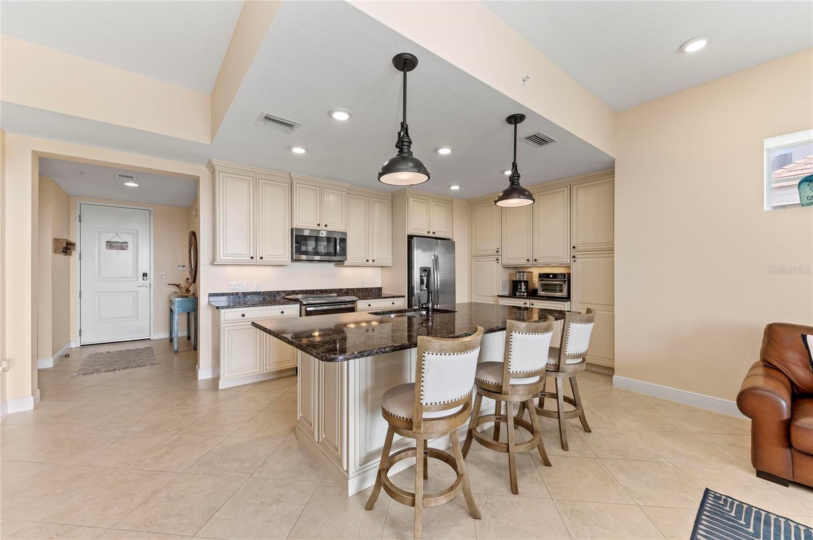 395 ARUBA CIR #402, BRADENTON, FL, 34209