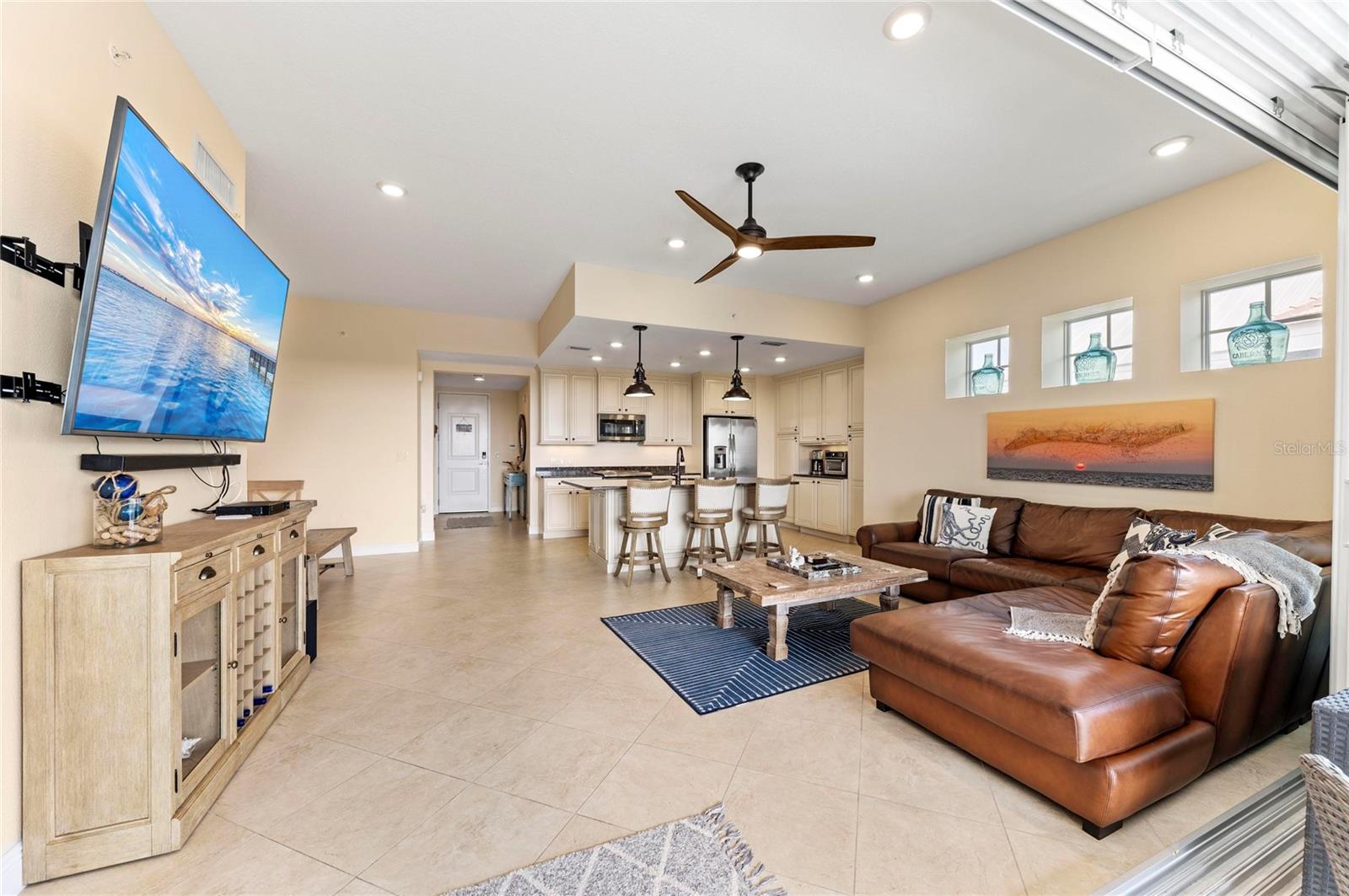 395 ARUBA CIR #402, BRADENTON, FL, 34209