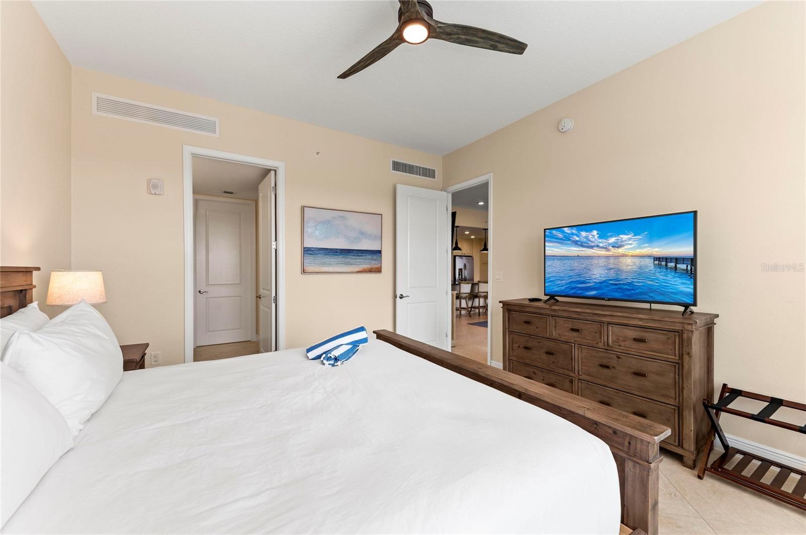 395 ARUBA CIR #402, BRADENTON, FL, 34209