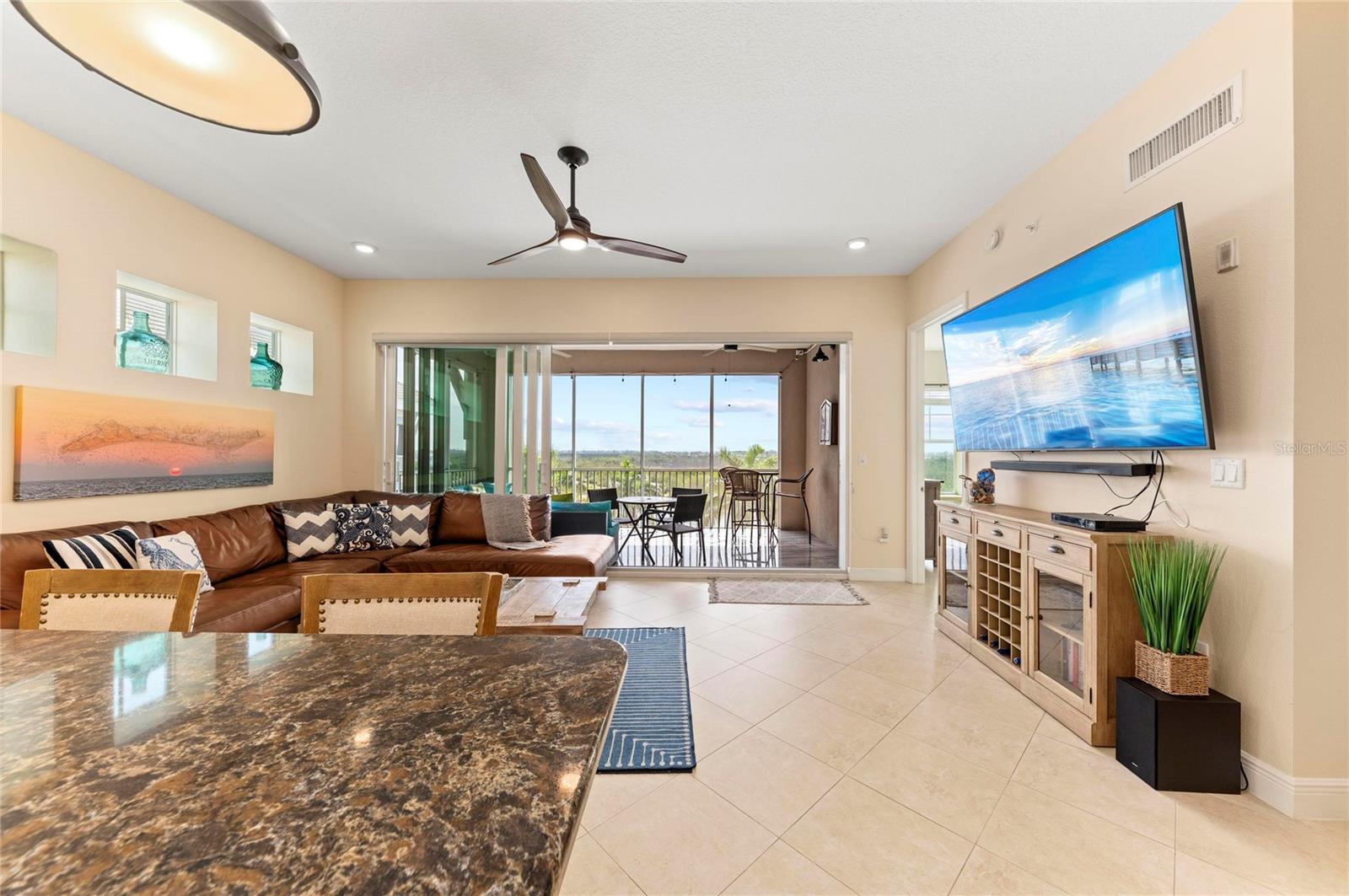 395 ARUBA CIR #402, BRADENTON, FL, 34209