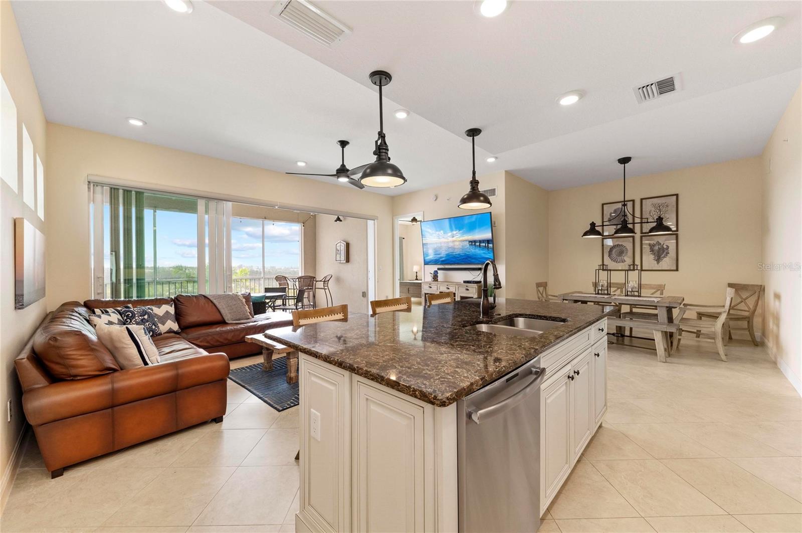 395 ARUBA CIR #402, BRADENTON, FL, 34209