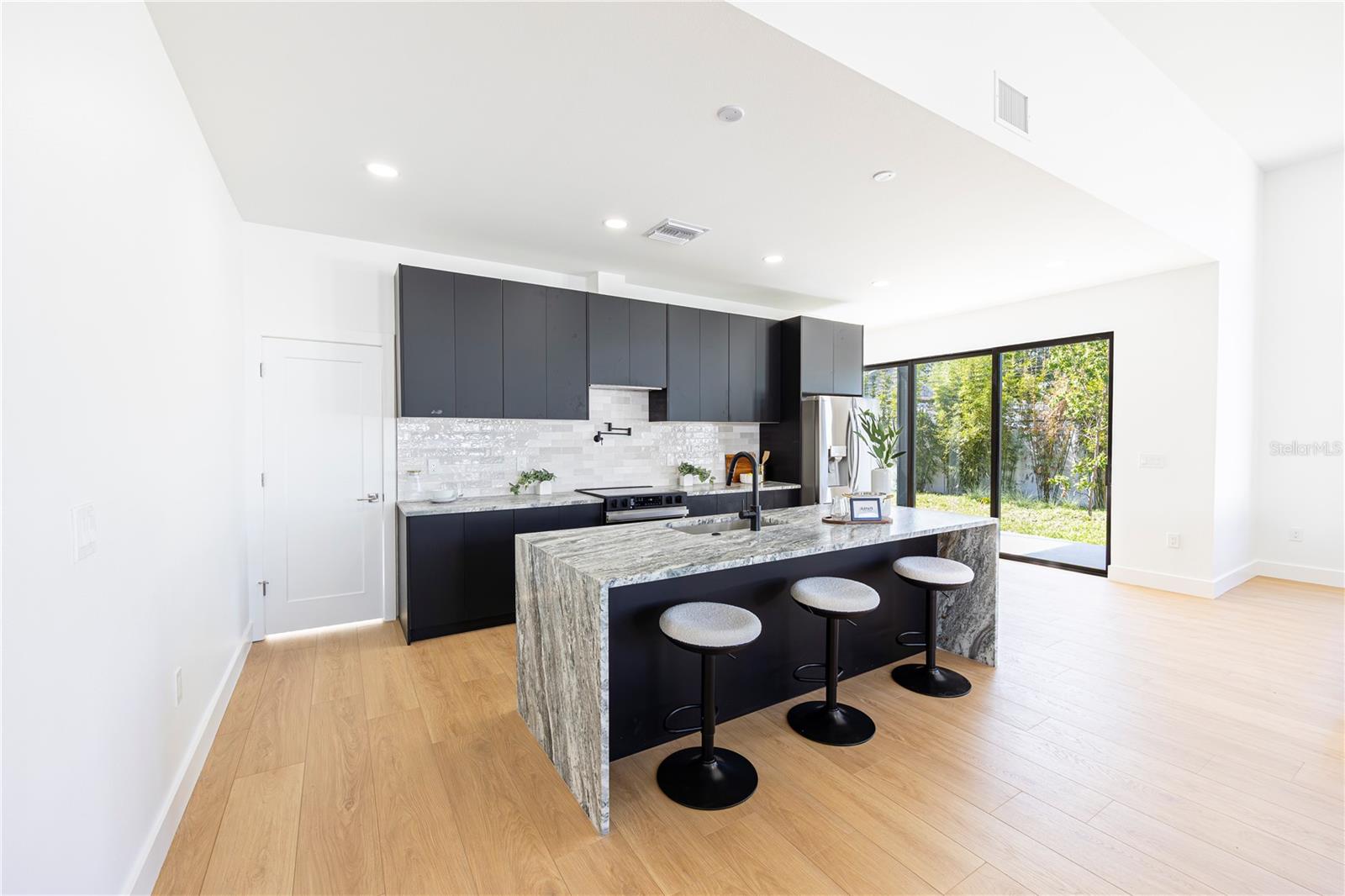 2521 18TH AVE N, ST PETERSBURG, FL, 33713