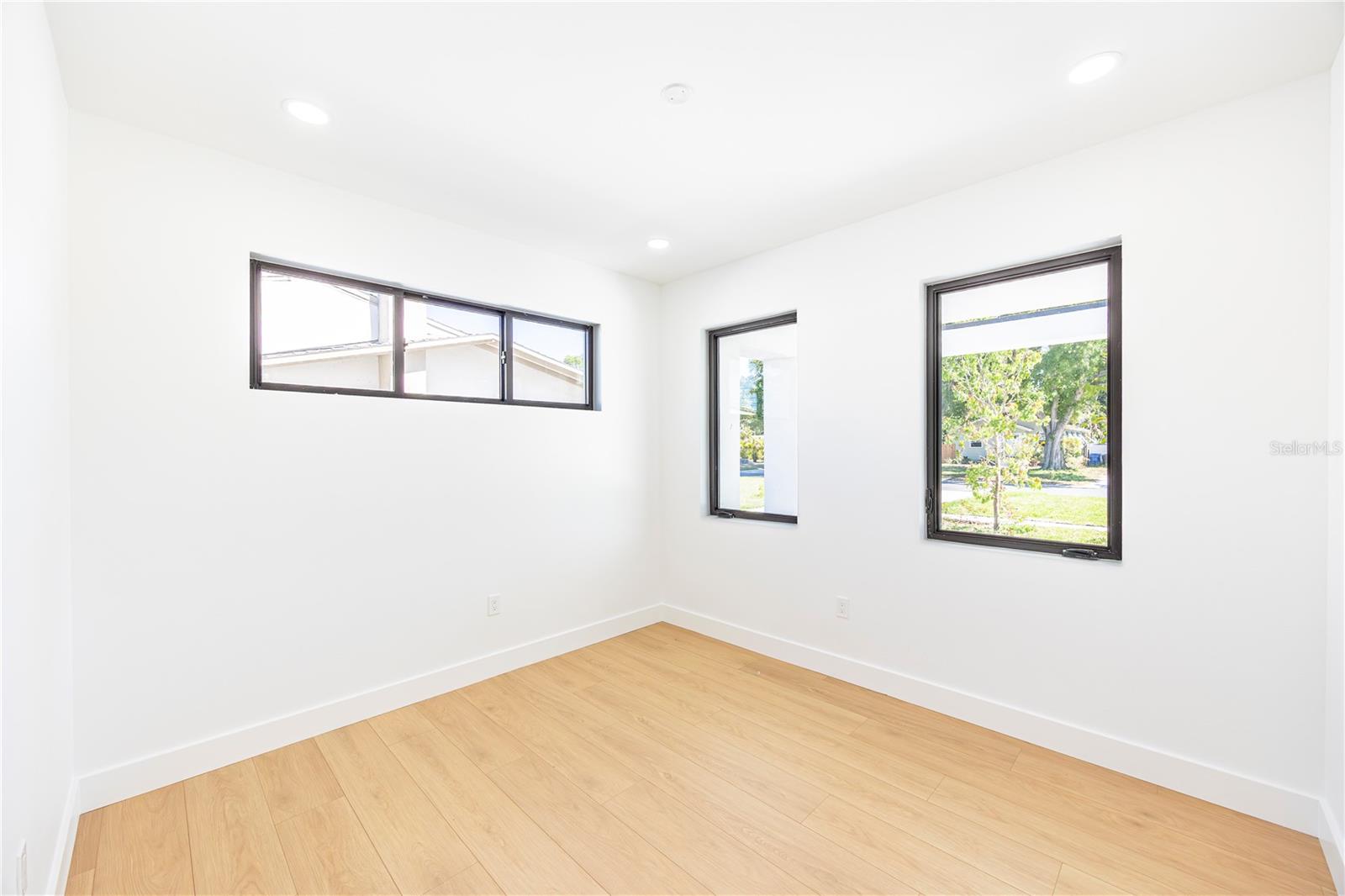 2521 18TH AVE N, ST PETERSBURG, FL, 33713