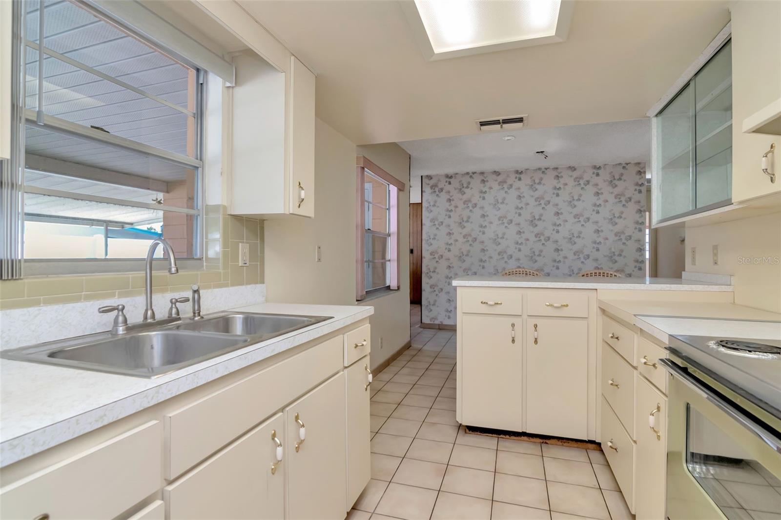 7307 N ALBANY AVE, TAMPA, FL, 33604