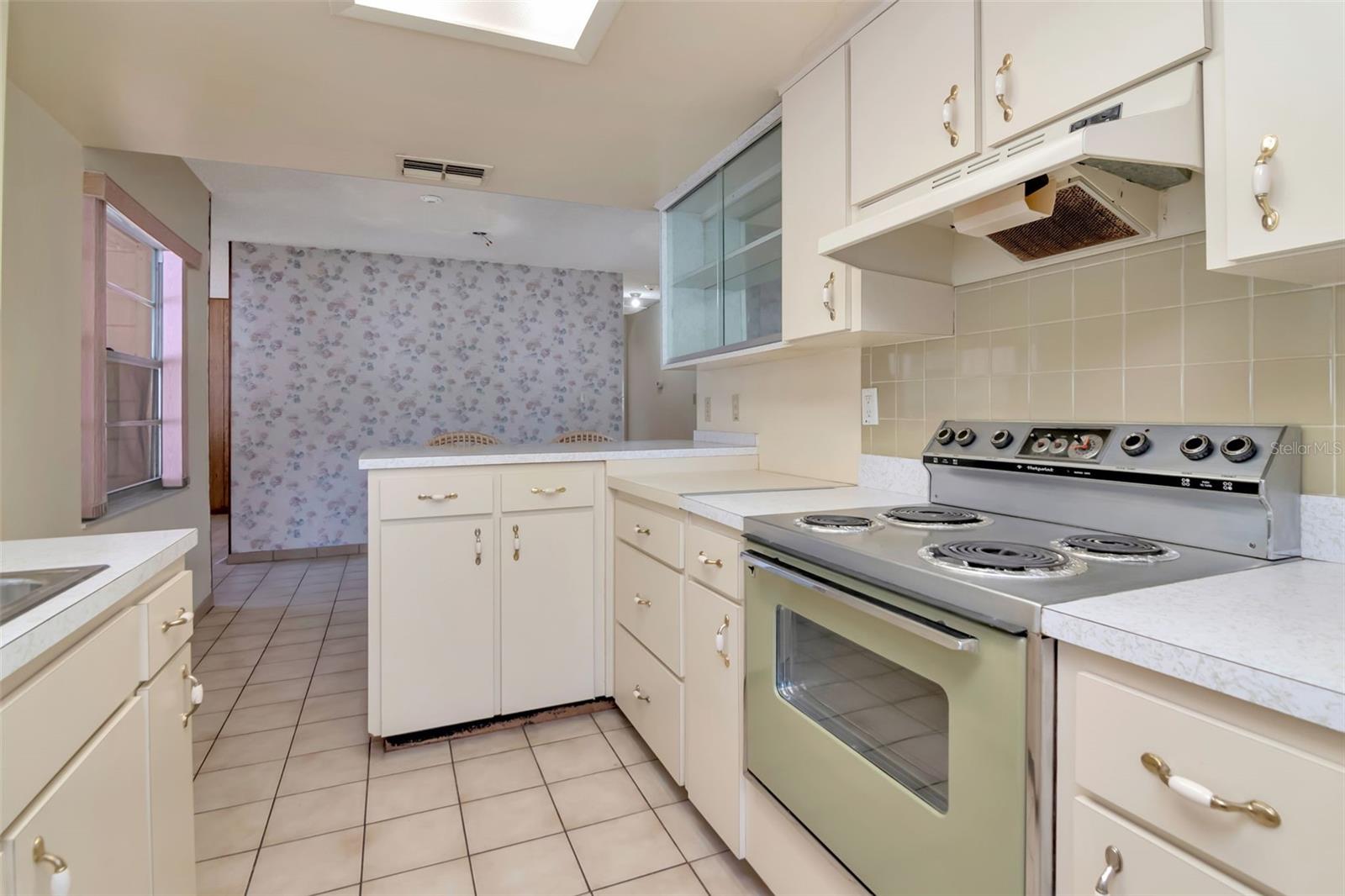 7307 N ALBANY AVE, TAMPA, FL, 33604