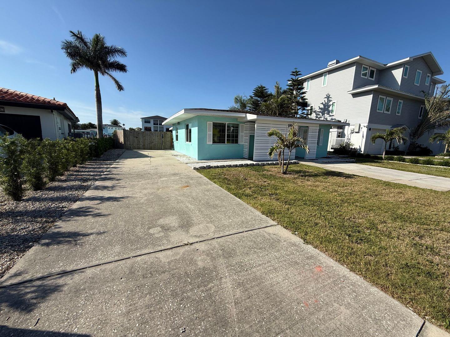 185 175TH TERRACE DR E, REDINGTON SHORES, FL, 33708