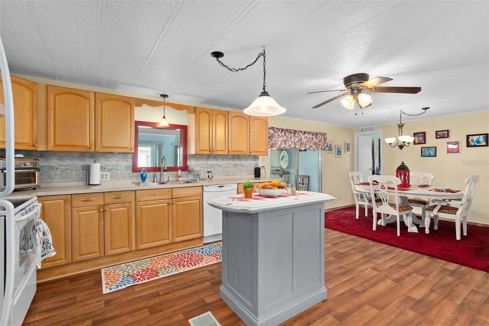 4 GALLINULE CT, FRUITLAND PARK, FL, 34731