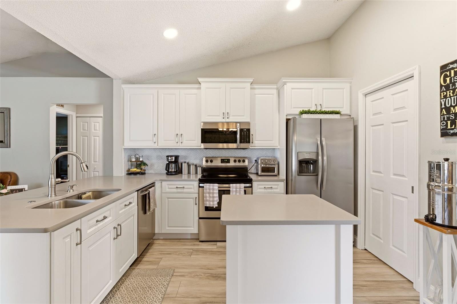 1284 AZORA DR, DELTONA, FL, 32725