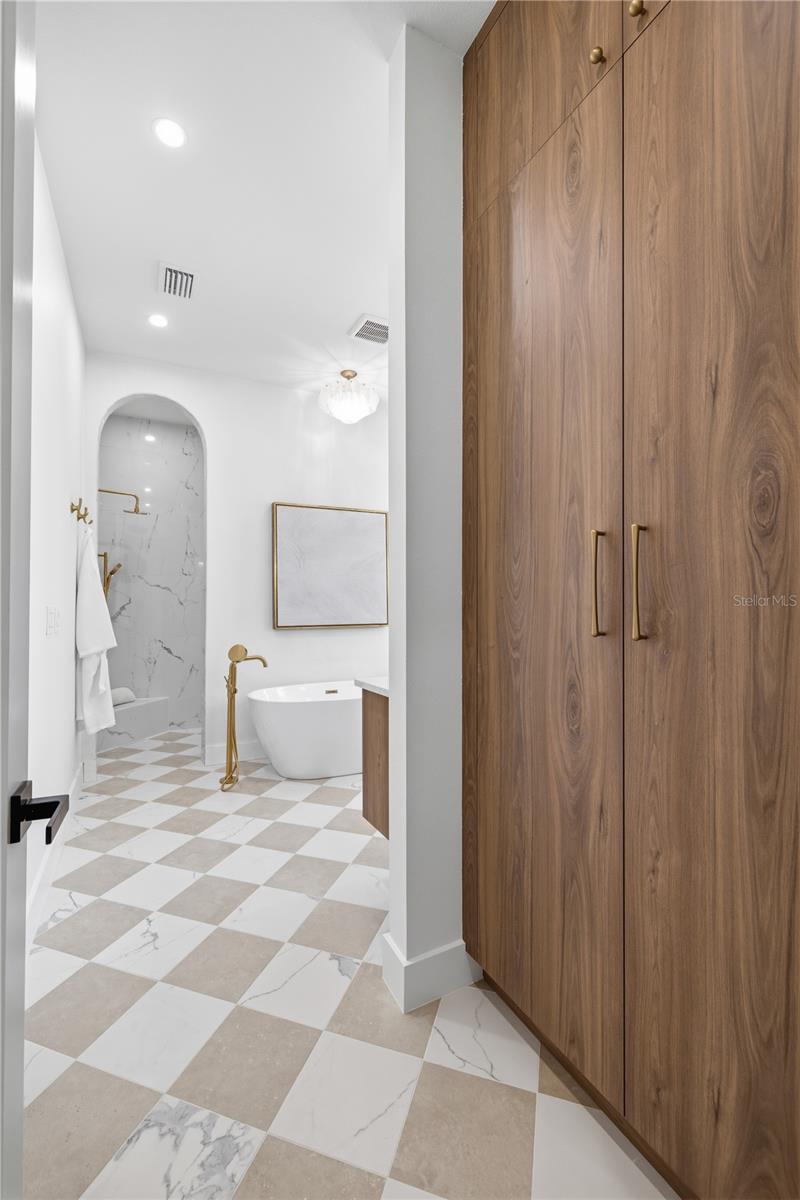 221 43RD AVE N, ST PETERSBURG, FL, 33703