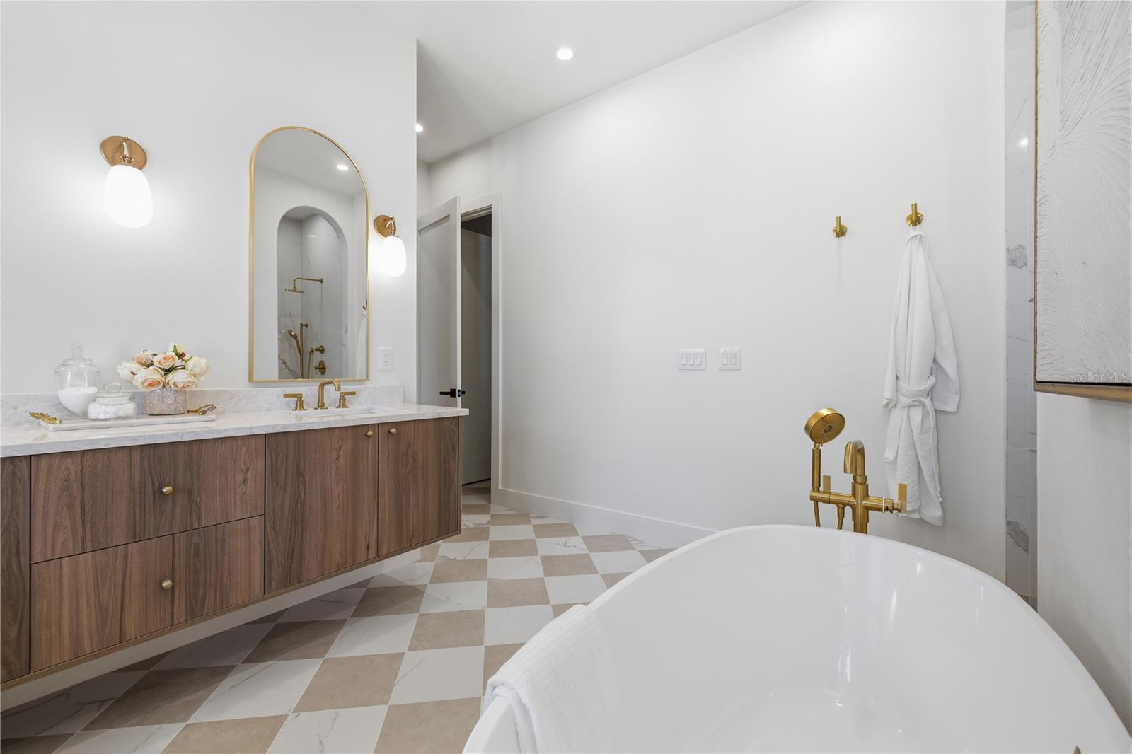 221 43RD AVE N, ST PETERSBURG, FL, 33703