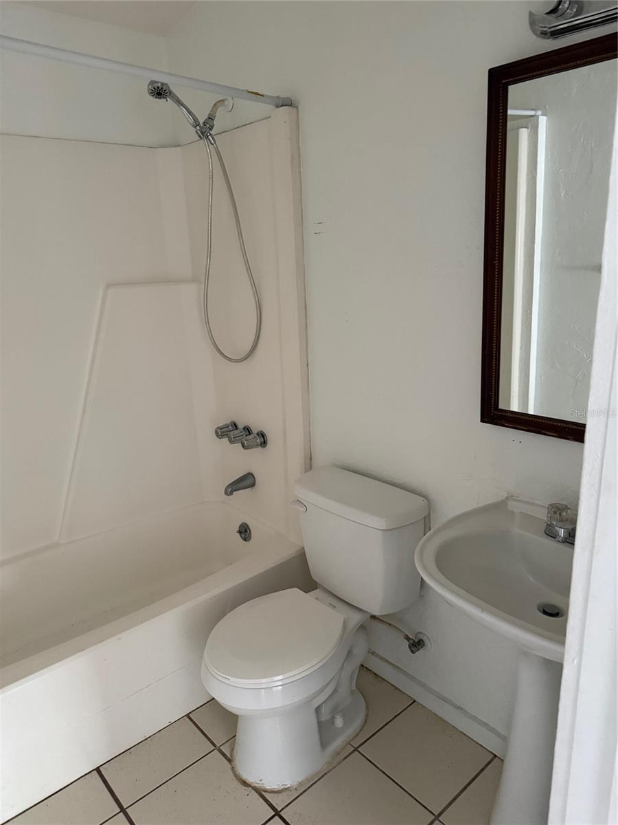 1207 3RD AVE E #A & B3400, BRADENTON, FL, 34208