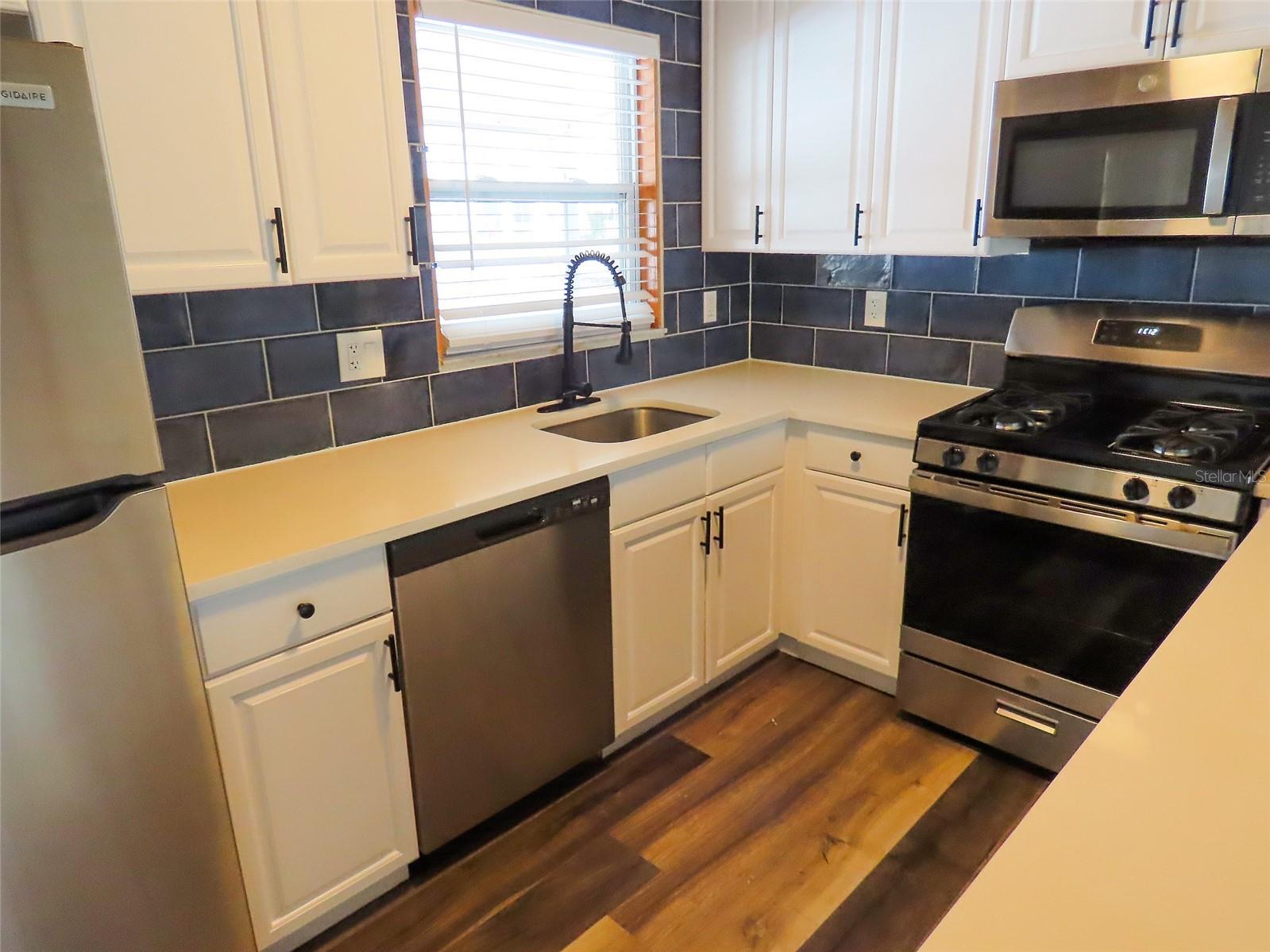 8055 33RD AVE N, ST PETERSBURG, FL, 33710