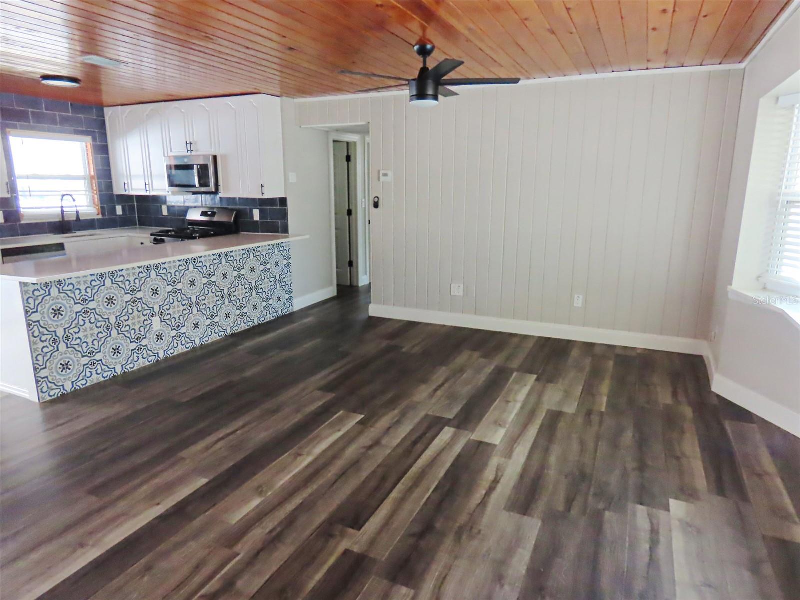 8055 33RD AVE N, ST PETERSBURG, FL, 33710