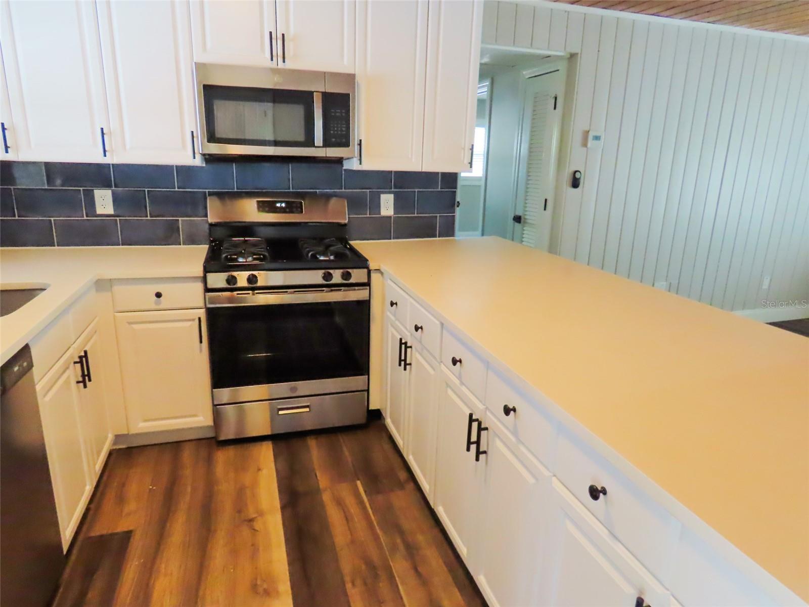 8055 33RD AVE N, ST PETERSBURG, FL, 33710