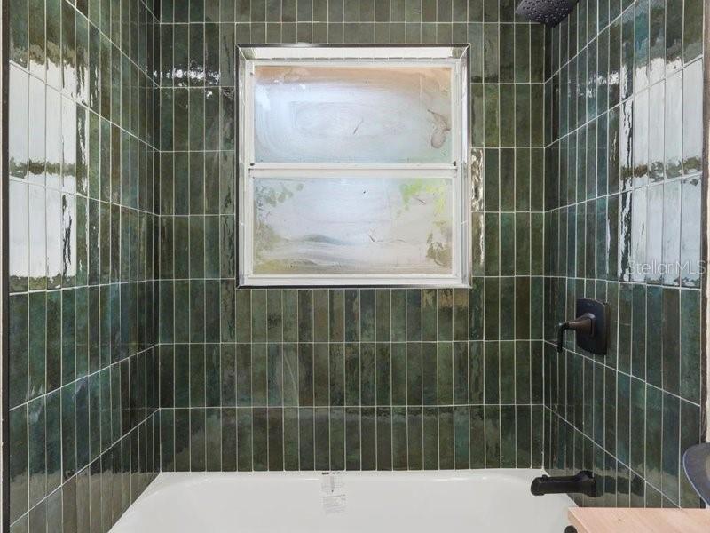 1912 E HANNA AVE, TAMPA, FL, 33610