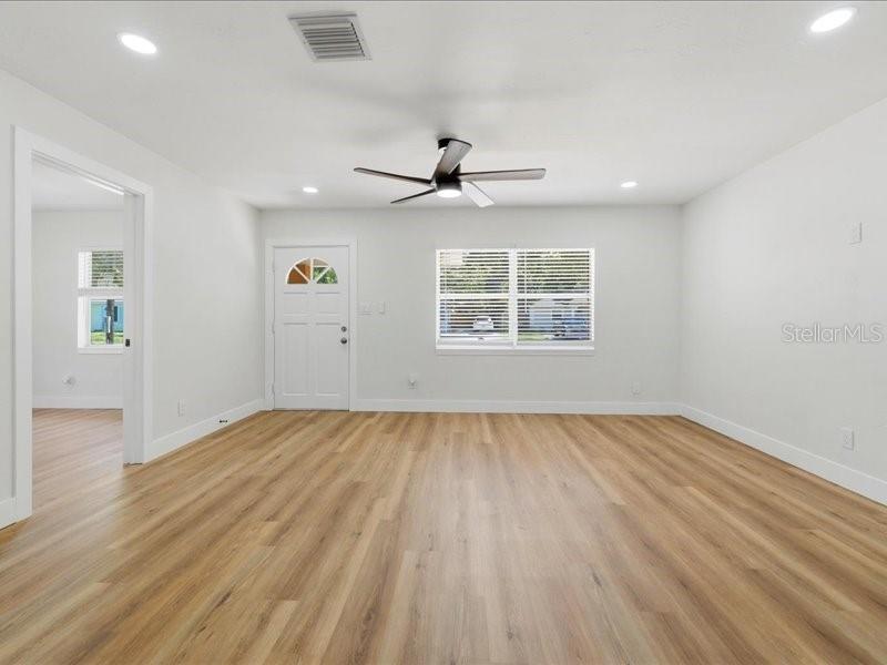 1912 E HANNA AVE, TAMPA, FL, 33610