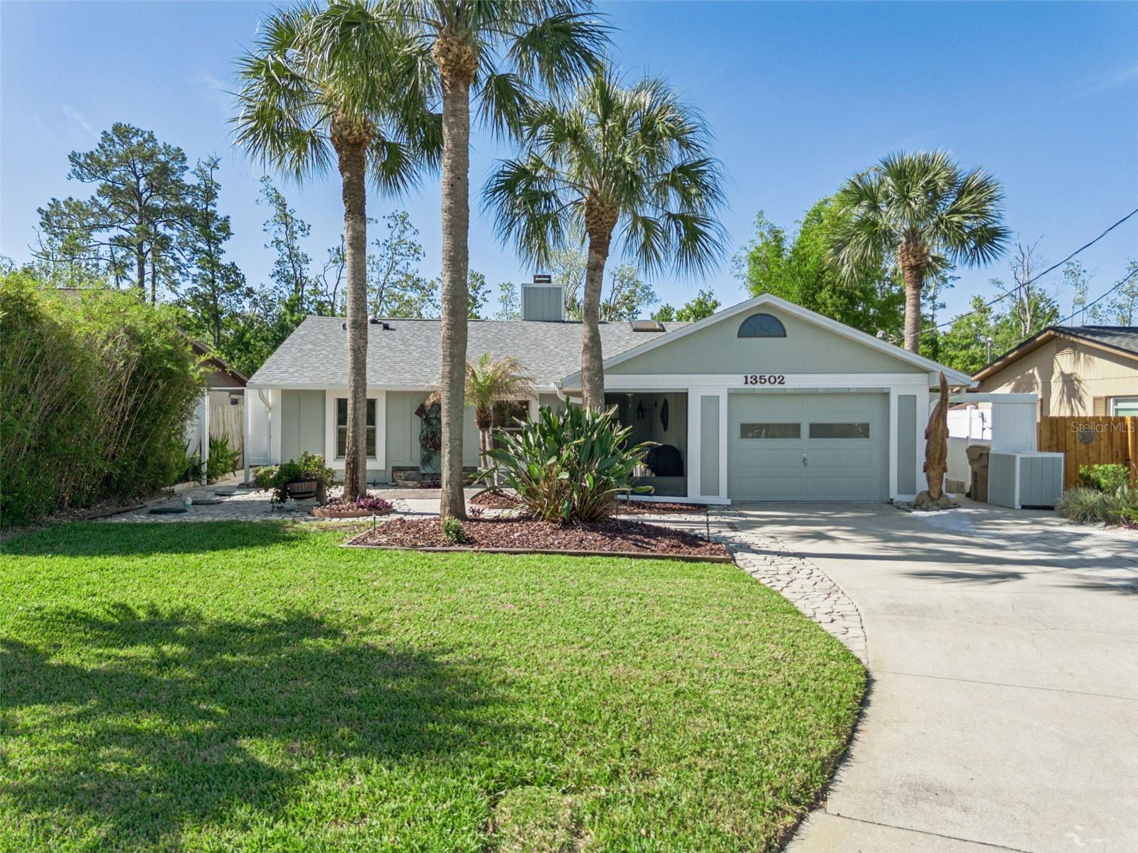 13502 COUNTRY CLUB DR, TAVARES, FL, 32778