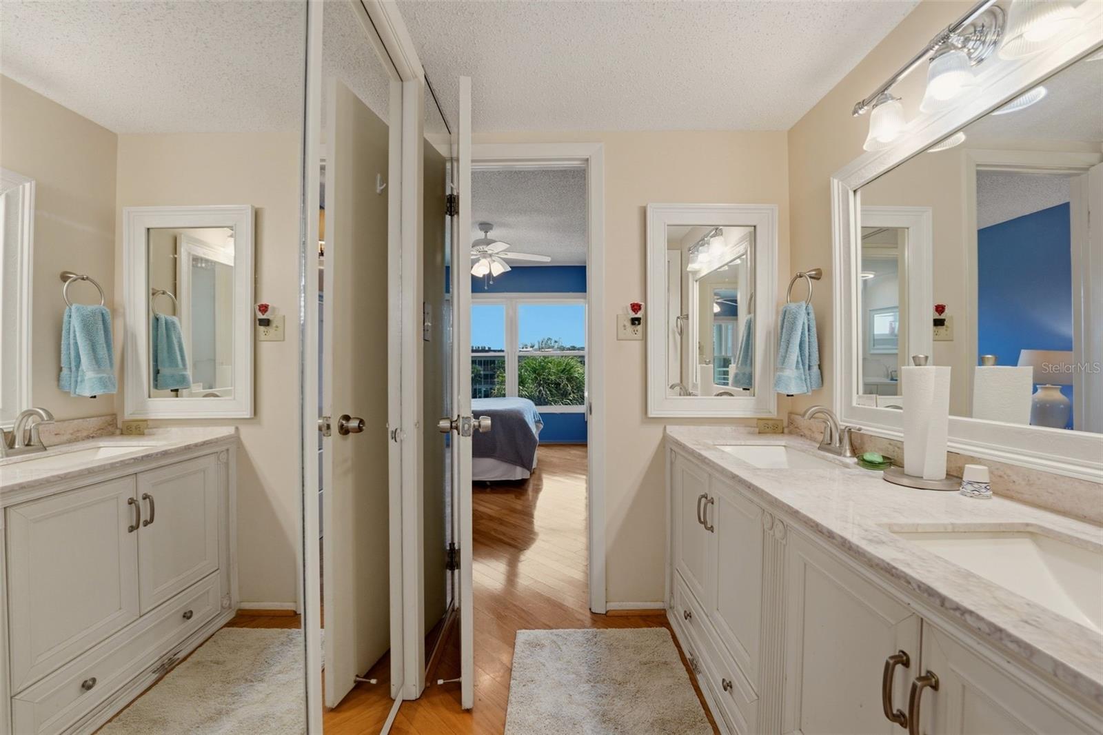 4400 EXETER DR #305, LONGBOAT KEY, FL, 34228