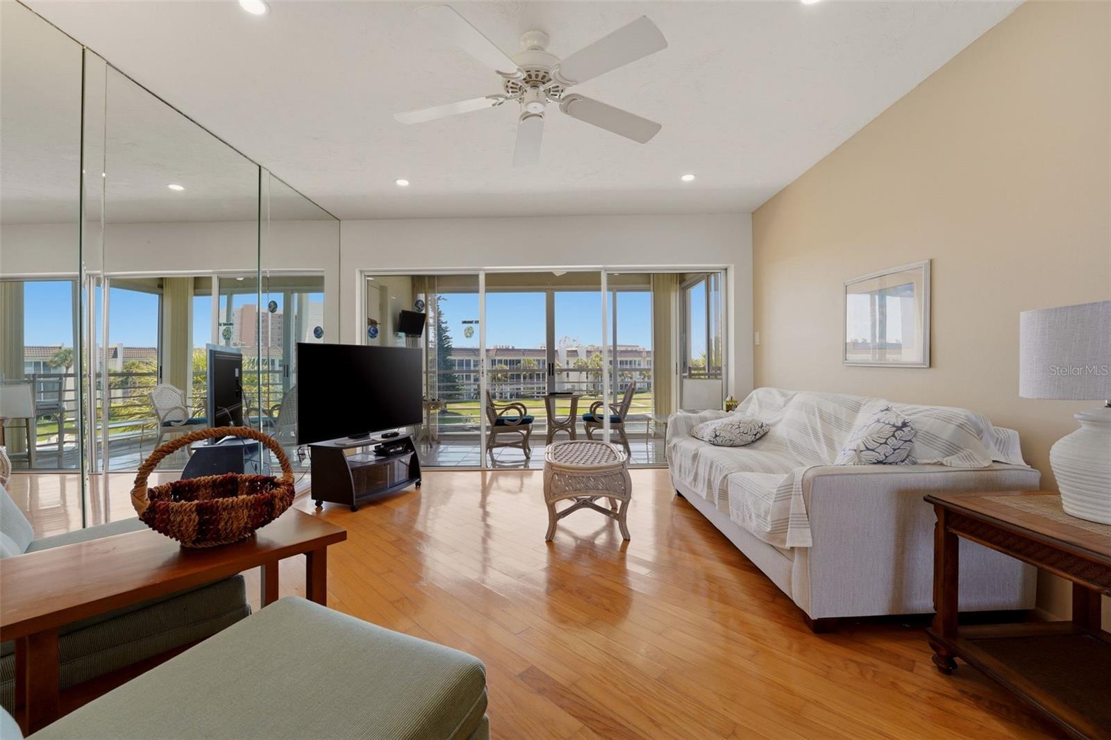 4400 EXETER DR #305, LONGBOAT KEY, FL, 34228