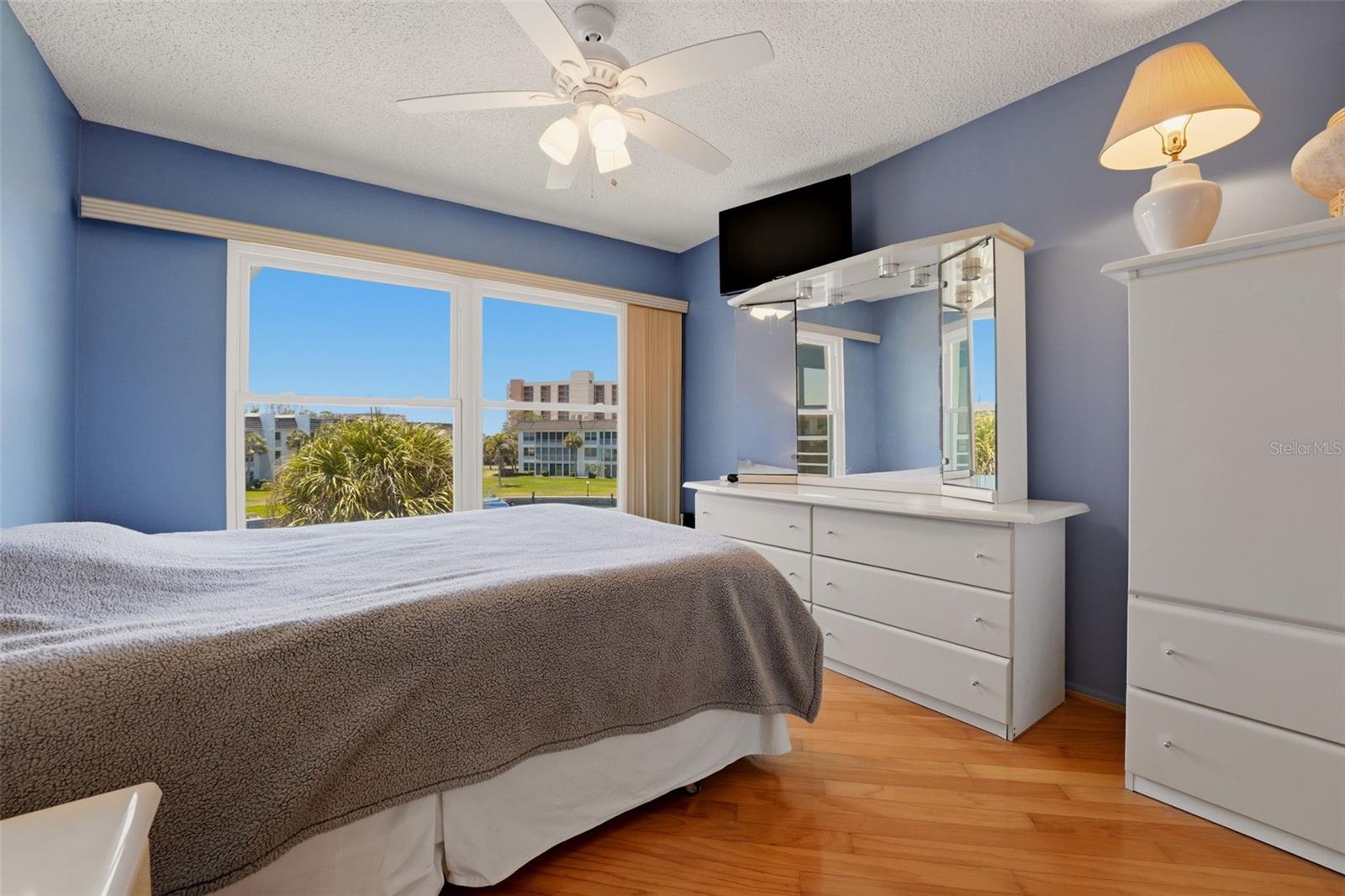 4400 EXETER DR #305, LONGBOAT KEY, FL, 34228