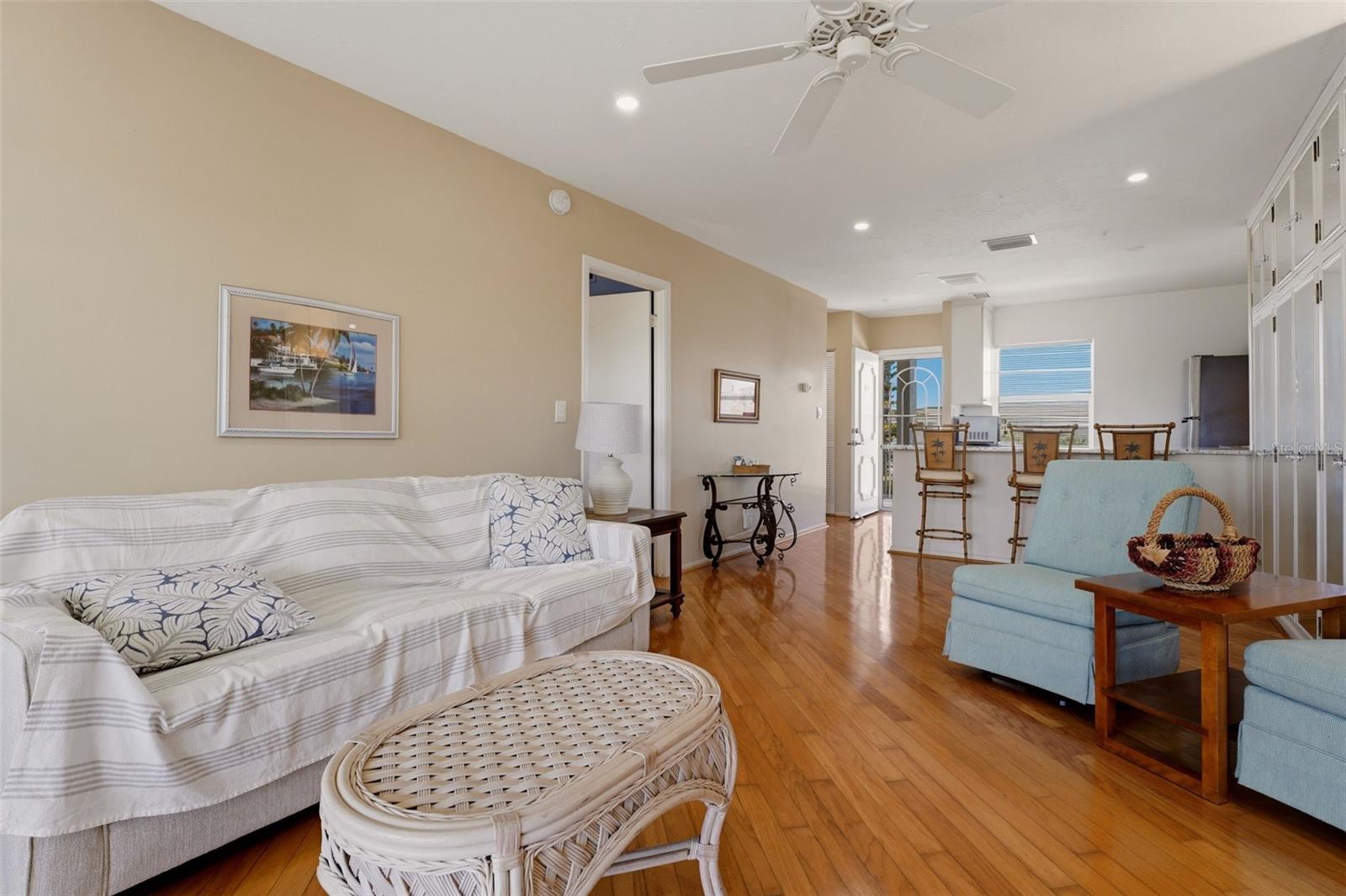 4400 EXETER DR #305, LONGBOAT KEY, FL, 34228