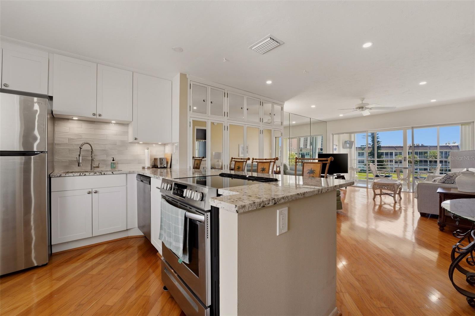 4400 EXETER DR #305, LONGBOAT KEY, FL, 34228