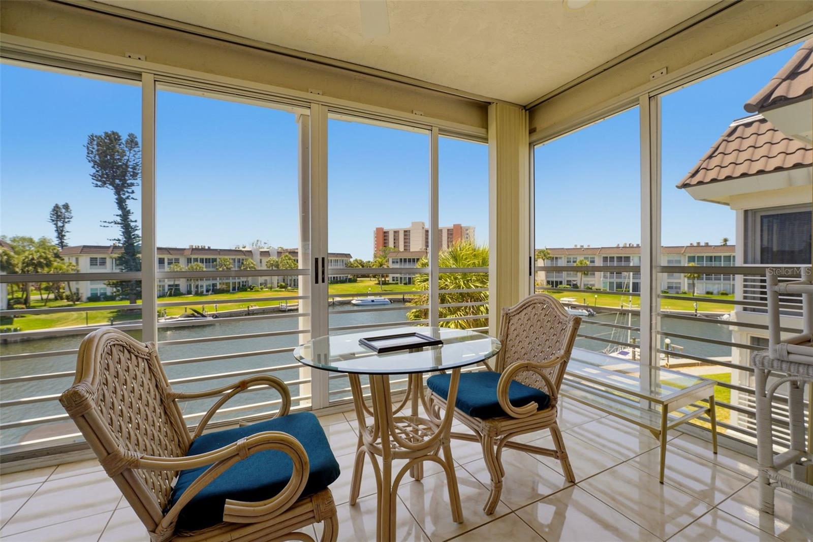 4400 EXETER DR #305, LONGBOAT KEY, FL, 34228