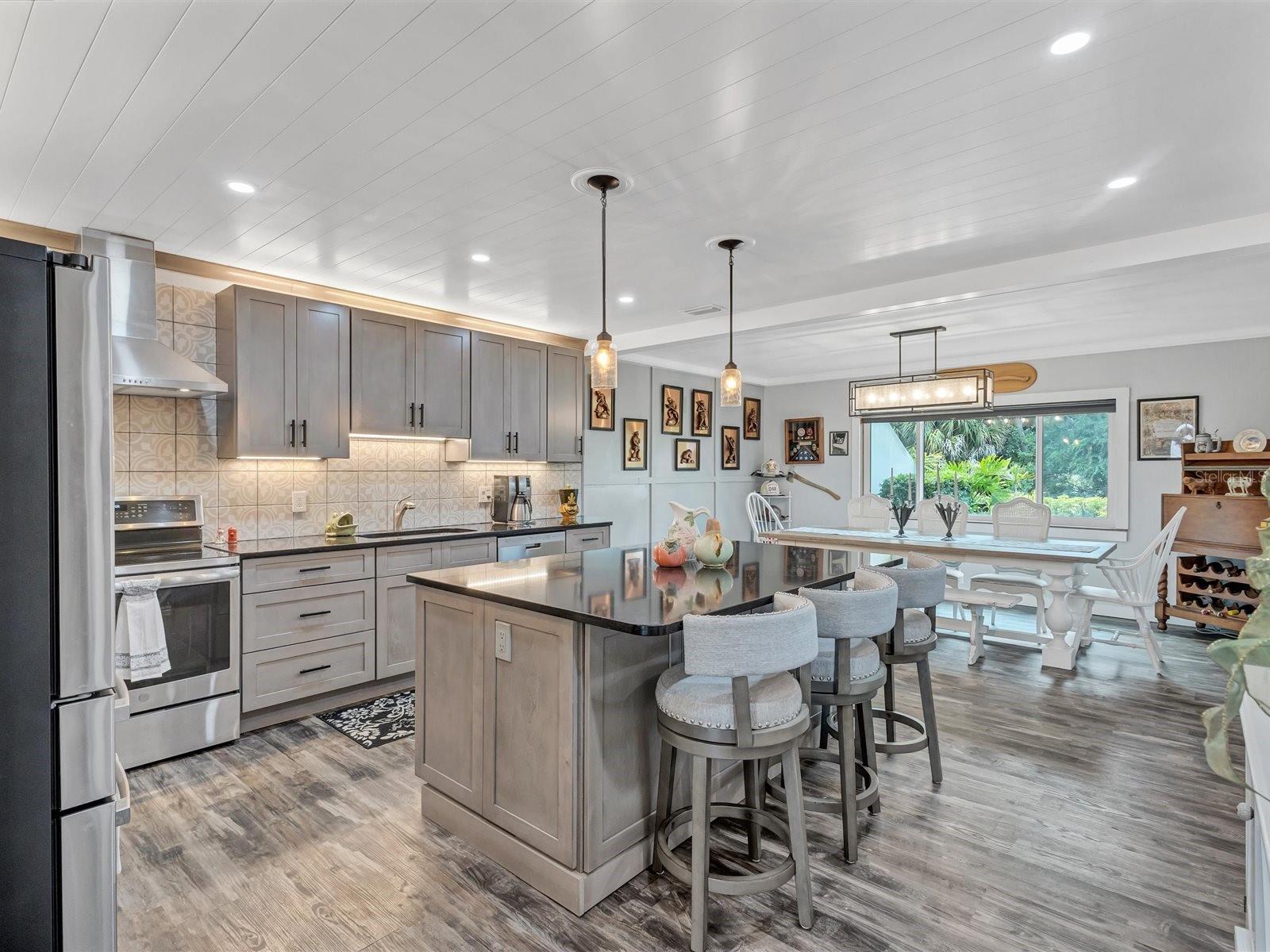 7581 CUMBERLAND RD #7, SEMINOLE, FL, 33777