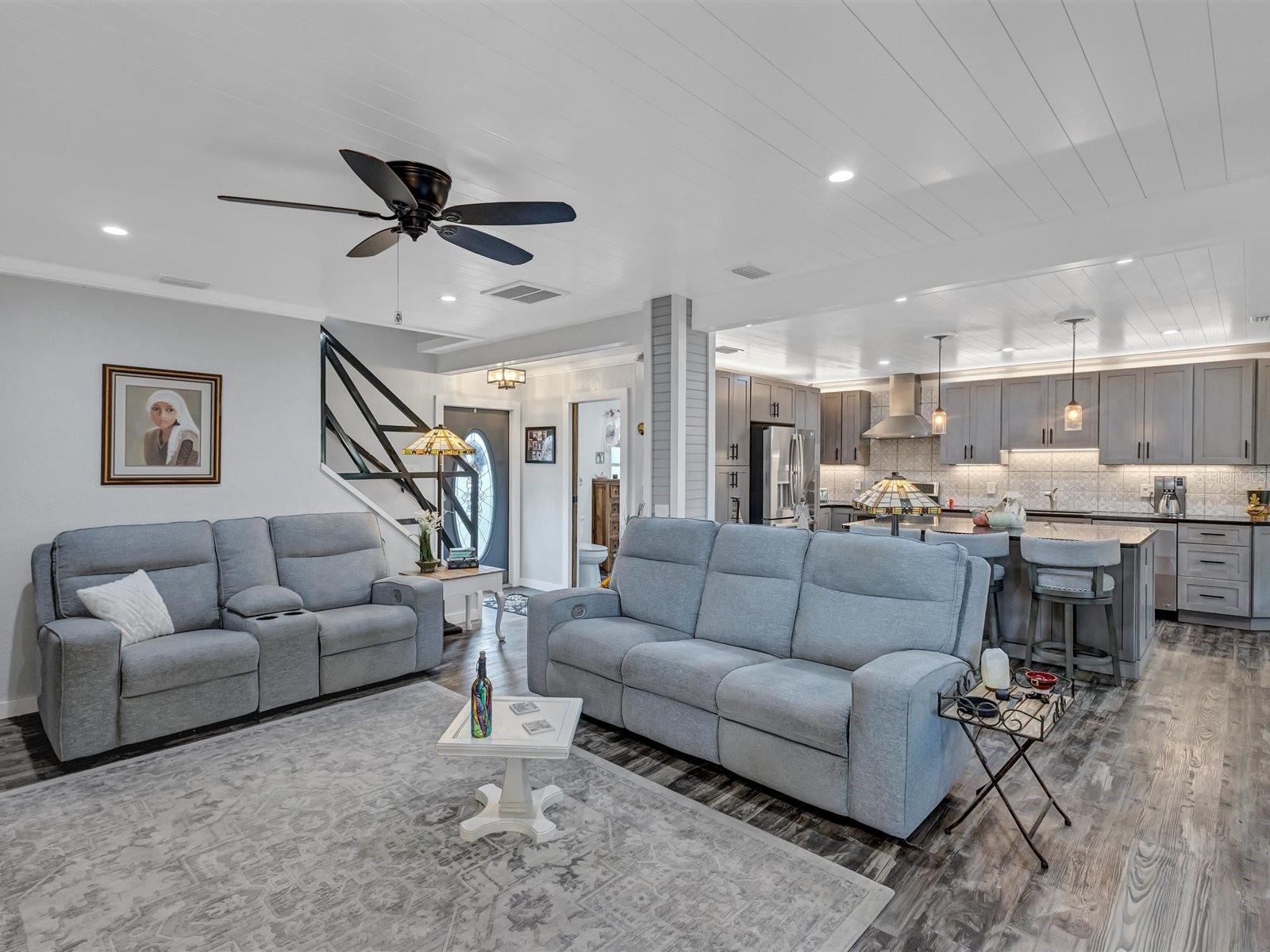 7581 CUMBERLAND RD #7, SEMINOLE, FL, 33777