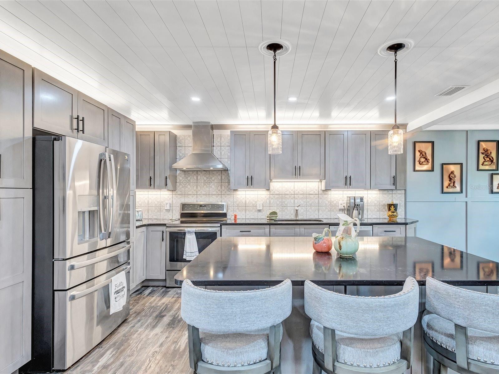 7581 CUMBERLAND RD #7, SEMINOLE, FL, 33777