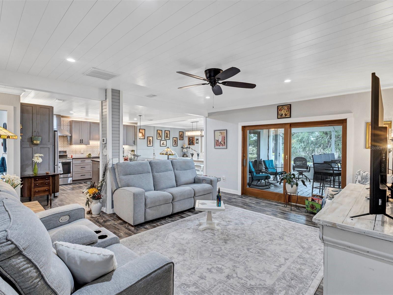 7581 CUMBERLAND RD #7, SEMINOLE, FL, 33777