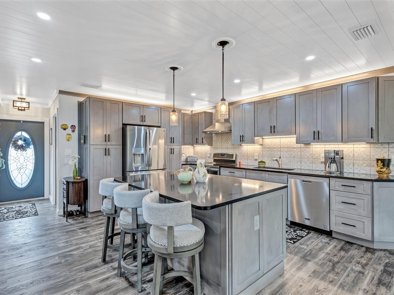 7581 CUMBERLAND RD #7, SEMINOLE, FL, 33777