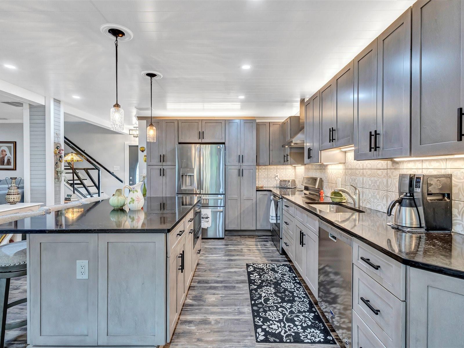 7581 CUMBERLAND RD #7, SEMINOLE, FL, 33777