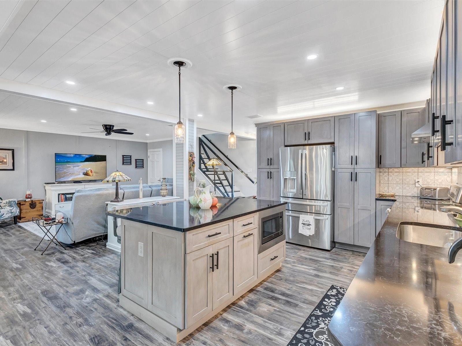 7581 CUMBERLAND RD #7, SEMINOLE, FL, 33777