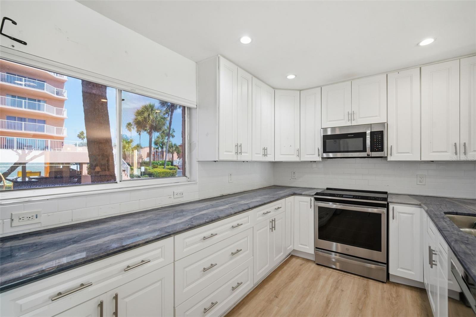 7400 SUNSHINE SKYWAY LN S #121, ST PETERSBURG, FL, 33711