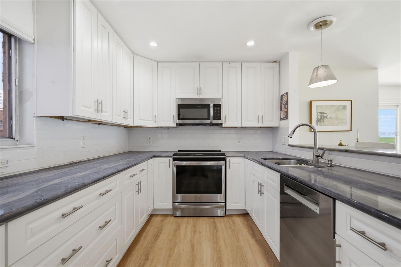 7400 SUNSHINE SKYWAY LN S #121, ST PETERSBURG, FL, 33711