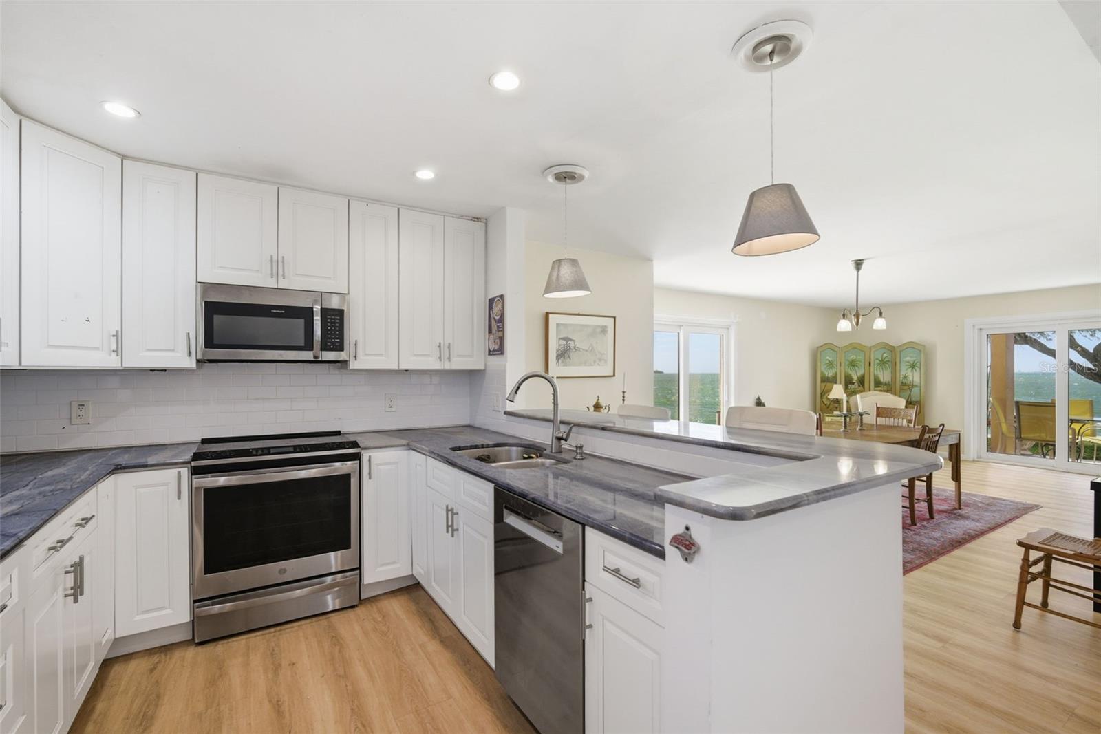 7400 SUNSHINE SKYWAY LN S #121, ST PETERSBURG, FL, 33711