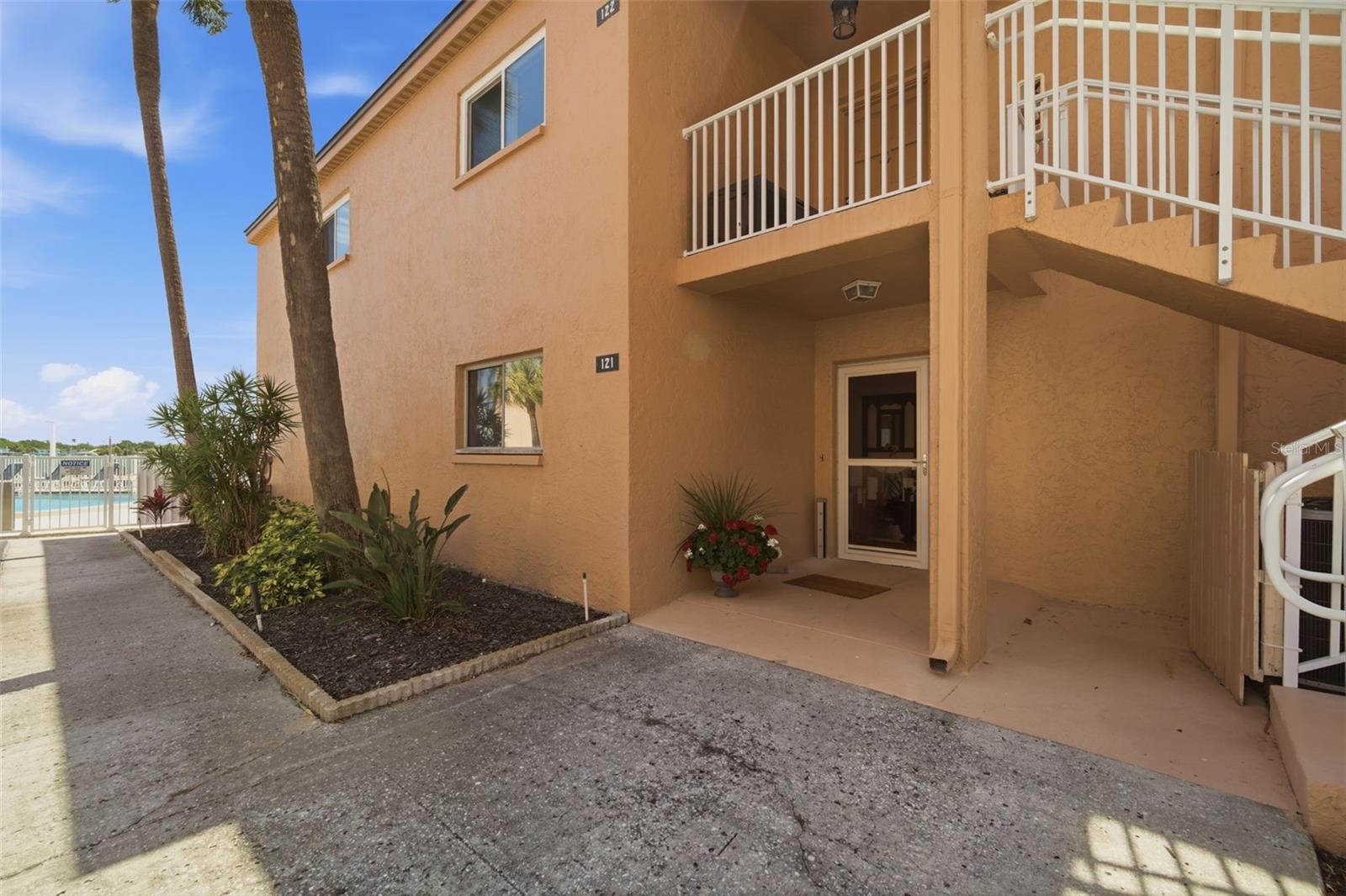 7400 SUNSHINE SKYWAY LN S #121, ST PETERSBURG, FL, 33711