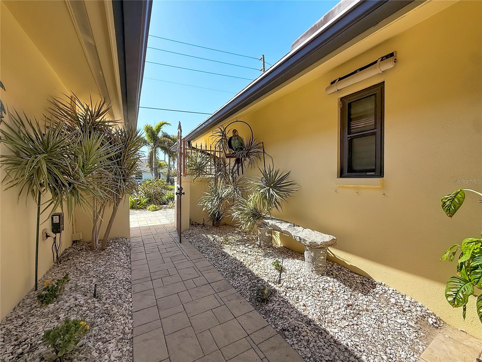 2162 W VINA DEL MAR BLVD, ST PETE BEACH, FL, 33706