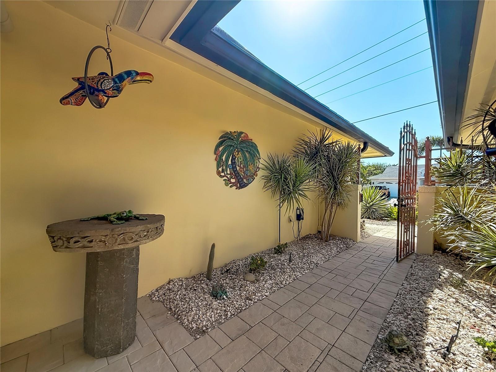 2162 W VINA DEL MAR BLVD, ST PETE BEACH, FL, 33706