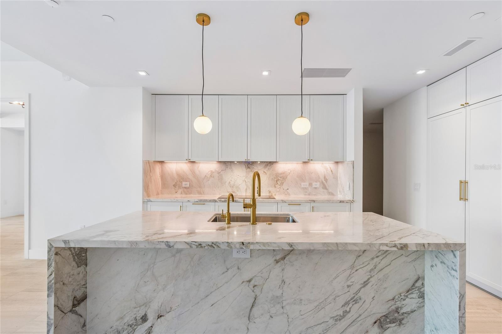 3015 S YSABELLA AVE #1102, TAMPA, FL, 33629