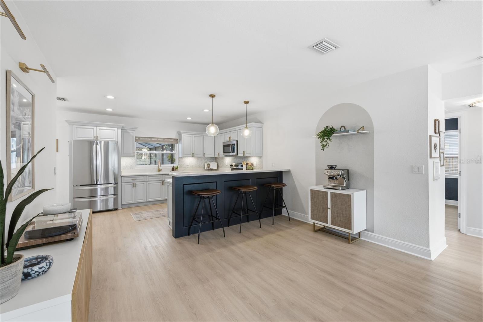 232 42ND AVE NE, ST PETERSBURG, FL, 33703