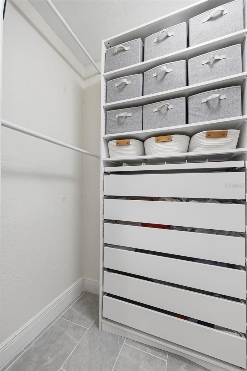 232 42ND AVE NE, ST PETERSBURG, FL, 33703