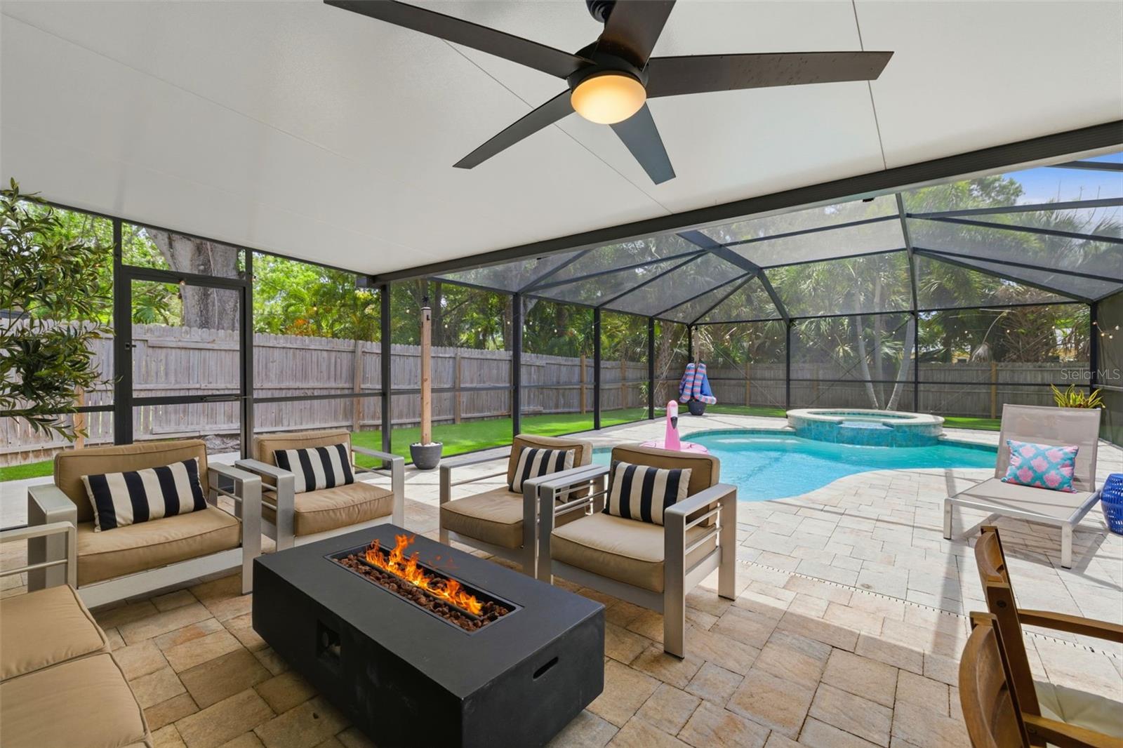 232 42ND AVE NE, ST PETERSBURG, FL, 33703