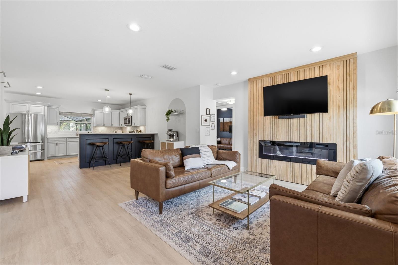 232 42ND AVE NE, ST PETERSBURG, FL, 33703